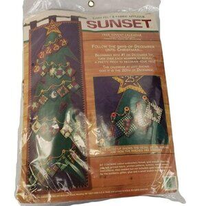 Sunset Felt Applique Christmas Holiday Tree Advent‎ Calendar Kit 18094 New